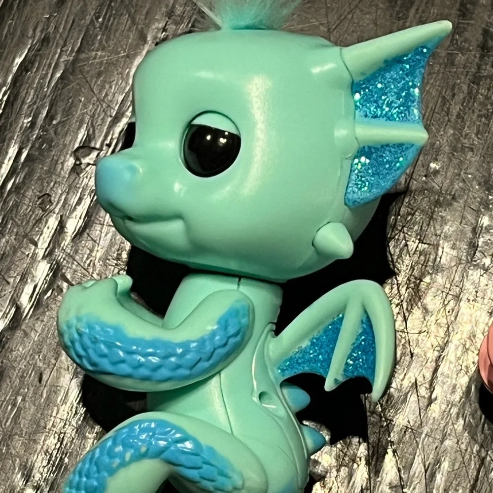 Set‎ of Two Wowwee Fingerlings Noa the Dragon Alika Baby Unicorn